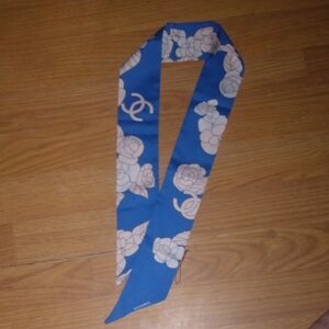 Floral Silk Twilly in Blue and White